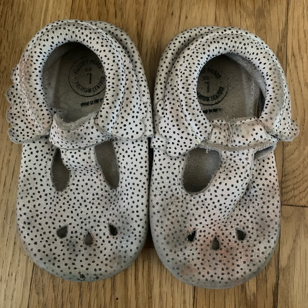 Freshly Picked mini sole MJ polka dot Moccs sz 7